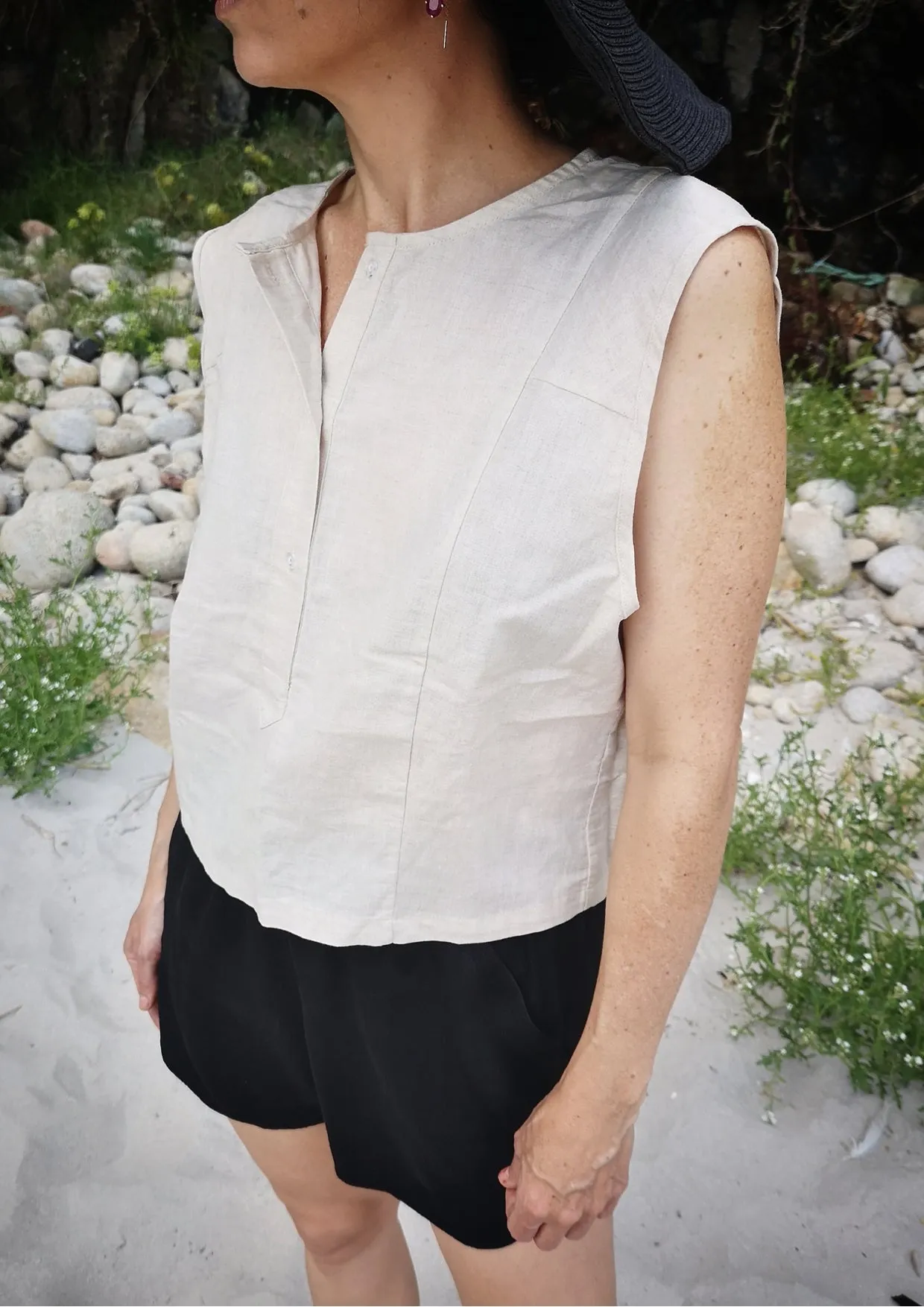 SHORT SLEEVELESS BLOUSE - LINEN natural white